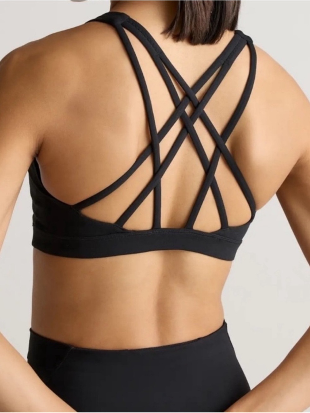 NWT QUINCE Power-Up Strappy Sports Bra Medium Black 0489